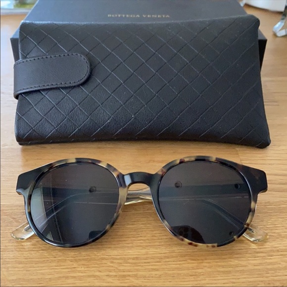 Bottega Veneta Tortoise Sunglasses - Picture 2 of 3